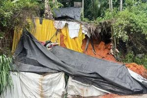 അരവിന്ദ് ഘോഷ് റോഡിന് സമീപം വീണ്ടും മണ്ണിടിച്ചിൽ; നാലാം തവണയും അധികൃതർ തിരിഞ്ഞുനോക്കിയില്ലെന്ന് പരാതി, ഭീതിയിൽ ഒരു കുടുംബം