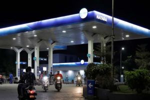 പെട്രോൾ, ഡീസൽ വില കുറച്ച് നയാര എനർജി; ലിറ്ററിന് 5 രൂപ വരെ കുറവ്