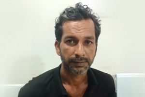 സഹായിക്കാനെന്ന വ്യാജേന എത്തി, വയോധികനെ ആക്രമിച്ച് പെൻഷൻ പണവും രേഖകളും കവർന്നു: പ്രതി പിടിയിൽ