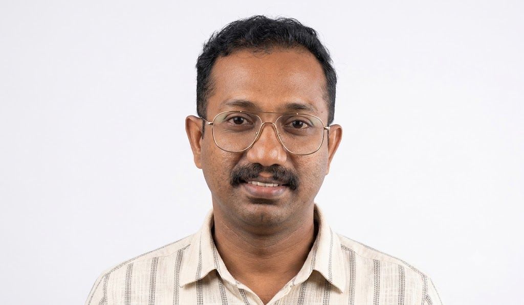 വടകരയിൽ ഡി.വൈ.എഫ്.ഐ. നേതാവിനെ  കടയ്ക്കുള്ളിൽ മരിച്ച നിലയിൽ കണ്ടെത്തി