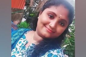 വിഴിഞ്ഞം സ്വർണപ്പണയ തട്ടിപ്പ്: സുഹൃത്തിന് മറിച്ചുനൽകിയ സ്വർണം തിരികെ കിട്ടാതെ ആത്മഹത്യയ്ക്ക് ശ്രമിച്ച ജീവനക്കാരി മരിച്ചു