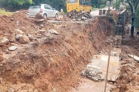 പരപ്പൻപൊയിൽ-കാരക്കുന്ന് റോഡിൽ കുണ്ടുങ്ങരപ്പാറയിൽ ഗതാഗത നിരോധനം: വാഹനങ്ങൾ തിരിച്ചുവിടും