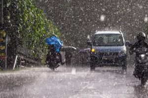 വടക്കൻ ജില്ലകളിൽ കനത്ത മഴയ്ക്കും ശക്തമായ കാറ്റിനും സാധ്യത; ഇന്ന് അഞ്ച് ജില്ലകളിൽ യെല്ലോ അലേർട്ട്