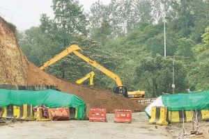 മഴയും ഗതാഗതനിയന്ത്രണവും മൂന്നാറിനെ വലച്ചു; ബൈപ്പാസിൽ മണിക്കൂറുകൾ നീണ്ട ഗതാഗതക്കുരുക്ക്