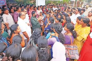 കണ്ണൂരിൽ നഴ്സുമാരുടെ സമരം: ചർച്ച പരാജയം; ഇന്ന് ലേബർ ഓഫീസറുടെ നേതൃത്വത്തിൽ വീണ്ടും ചർച്ച