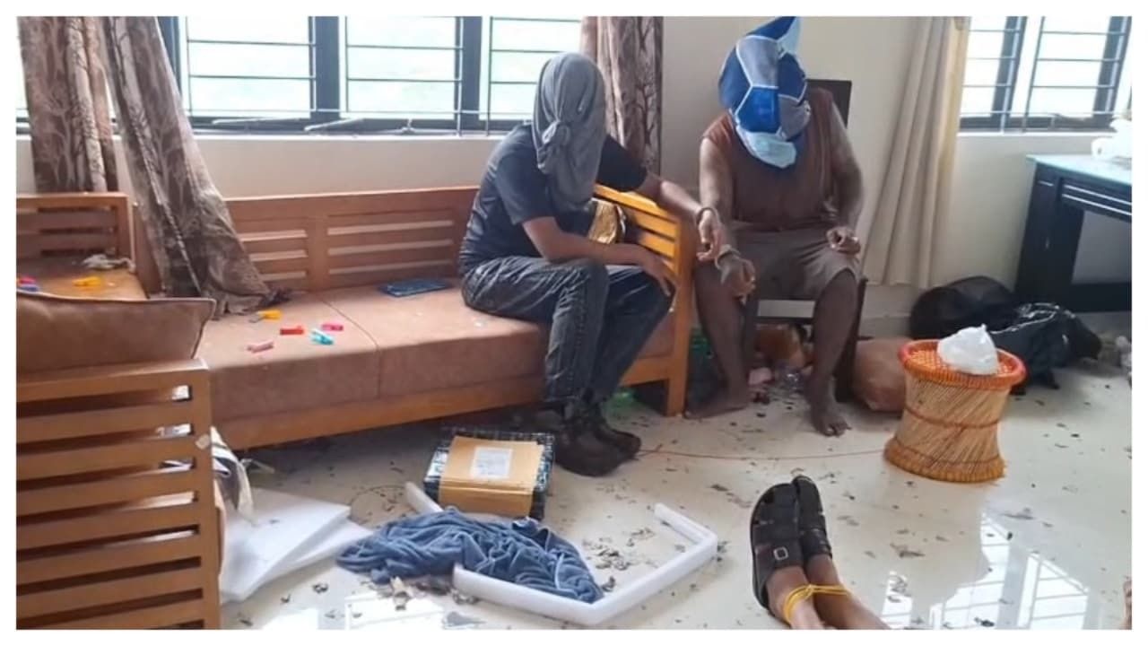 പൊലീസിന് നേരെ തോക്ക് ചൂണ്ടി, പന്നിപ്പടക്കമെറിഞ്ഞ് ​ഗുണ്ടാ സംഘത്തിന്റെ ആക്രമണം, 4 ഉദ്യോ​ഗസ്ഥർക്ക് പരിക്കേറ്റു