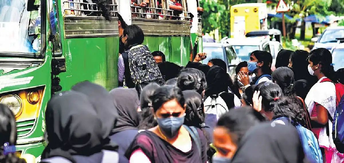 ബസുകളിൽ വിദ്യാർത്ഥി കൺസെഷൻ പ്രായപരിധി 27 വയസ്സാക്കി ഉയർത്തി; ദൂരപരിധി 40 കിലോമീറ്ററാക്കി മോട്ടോർ വാഹന വകുപ്പ്