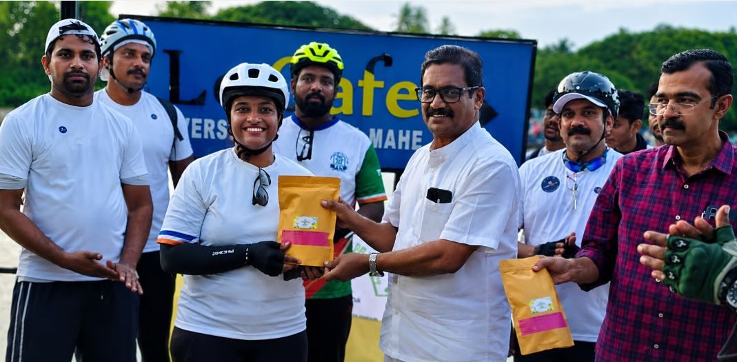 സ്വച്ഛതാ പഖ്വാഡ: തലശ്ശേരി–മാഹി സൈക്ലോത്തോൺ സംഘടിപ്പിച്ചു