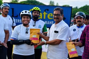 സ്വച്ഛതാ പഖ്വാഡ: തലശ്ശേരി–മാഹി സൈക്ലോത്തോൺ സംഘടിപ്പിച്ചു