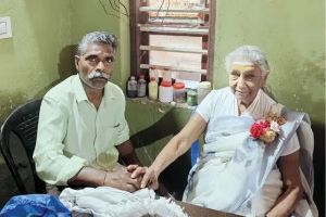 ജാനകിയമ്മയുടെ ഓർമ്മകളിൽ വെള്ളൻ വൈദ്യർ; മകന്റെ രോഗശാന്തിക്കായി വയനാട്ടിലെത്തിയിരുന്ന ഓർമ്മകൾ പങ്കുവെച്ച് പാരമ്പര്യവൈദ്യൻ