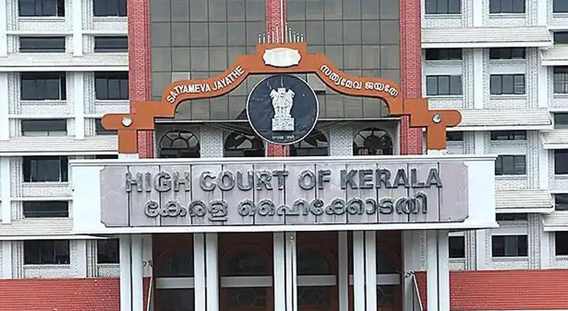 കോഴിക്കോട് സിറ്റി പോലീസ് എംപ്ലോയീസ് സഹകരണ സംഘം ഭരണസമിതിയെ സസ്പെൻഡ് ചെയ്ത നടപടി ഹൈക്കോടതി സ്റ്റേ ചെയ്തു
