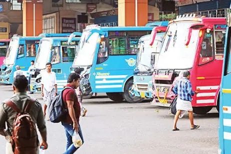 പ്രതിസന്ധിയിൽ കിതച്ച് സ്വകാര്യ ബസ് മേഖല; കണ്ണൂരിൽ ഒരു മാസത്തിനിടെ സർവീസ് നിർത്തിയത് 40 ബസുകൾ