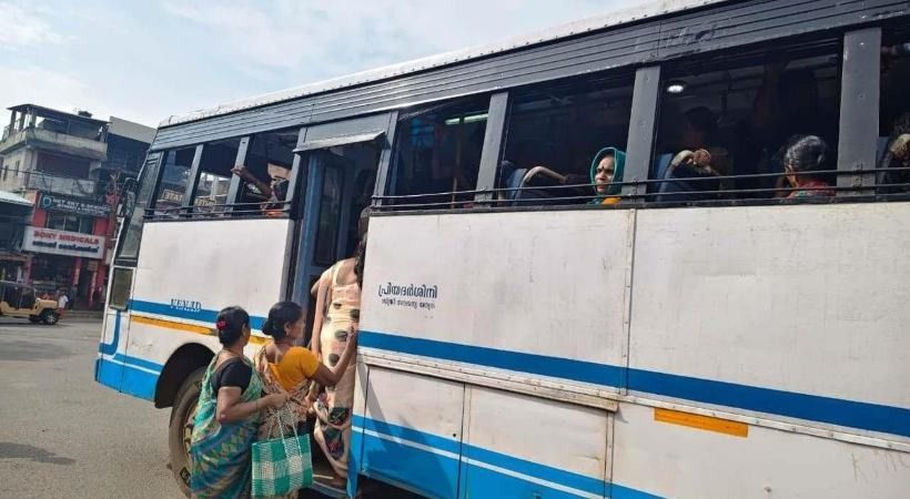 'പ്രിയദർശിനി'ക്ക് ഒരു മാസം: കെ.എസ്.ആർ.ടി.സിയിൽ സ്ത്രീകളുടെ വൻ തിരക്ക്; വഴിമുട്ടി പ്രൈവറ്റ് ബസ് ഉടമകളും ജീവനക്കാരും