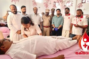 ജന്മദിനത്തിൽ മറ്റുള്ളവർക്കൊപ്പം രക്തദാനം നടത്തി മാഹി എം എൽ എ മാതൃകയായി..