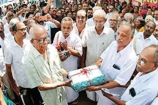 കോഴിക്കോട്: സ്റ്റാറ്റ്യൂട്ടറി പെൻഷൻ പുനഃസ്ഥാപിക്കണമെന്ന് ആവശ്യപ്പെട്ട് പെൻഷനേഴ്‌സ്‌ യൂണിയൻ പ്രതിഷേധസംഗമം സംഘടിപ്പിച്ചു