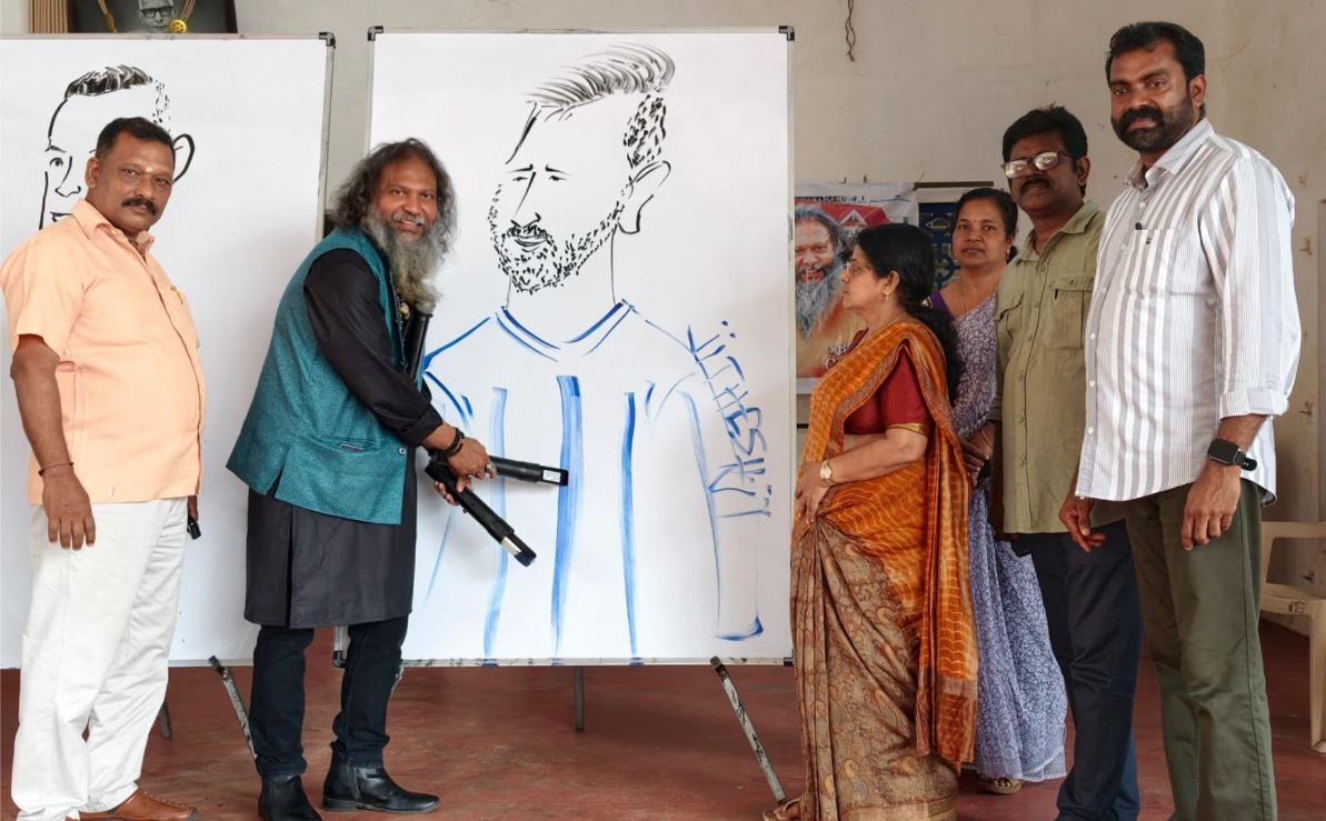 ജിതേഷ് ജി: ലഹരിയ്ക്കെതിരെ ഫിഫ ഫുട്ബോൾ ലഹരി ' എന്ന സന്ദേശമുയർത്തി 'ഫുട്ബോൾ താരവരയരങ്ങ്‌'