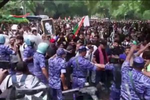 യുദ്ധക്കളമായി ജന്തർ മന്തർ; സിജെപി മാർച്ചിൽ ലാത്തിച്ചാർജ്, പ്രതിഷേധക്കാർക്ക് നേരെ ലാത്തിവീശി പോലീസ്