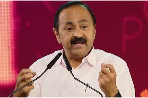 ഡിവൈഎഫ്ഐയുടെ പൊതിച്ചോർ വിതരണം നല്ല കാര്യം; പക്ഷേ രാഷ്ട്രീയവൽക്കരിക്കരുത്, സ്ഥലം കയ്യേറരുത്: മുഖ്യമന്ത്രി