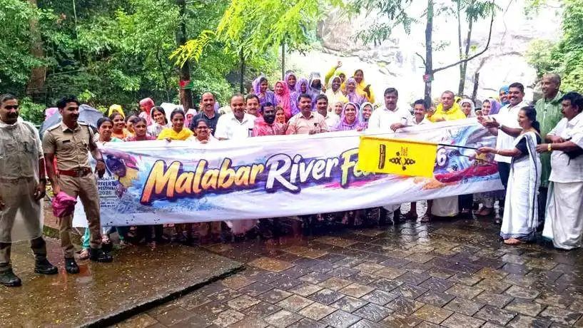 മലബാർ റിവർ ഫെസ്റ്റിവൽ: പ്രചാരണത്തിന് കരുത്തായി തുഷാരഗിരിയിൽ ആവേശകരമായ ട്രക്കിംഗ്