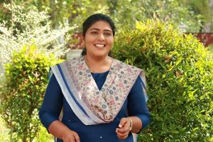 മൂന്ന് കോടിക്ക് മന്ത്രിപദവി; വിദ്യാബാലകൃഷ്ണനെ വിളിച്ച രണ്ട് പേർ പിടിയിൽ