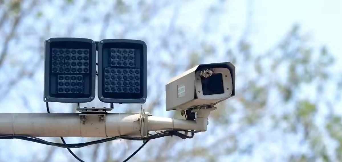 സൂക്ഷിച്ചോ! ഇനി 'കണ്ണ്' വെട്ടിക്കാനാകില്ല; സംസ്ഥാനത്ത് എഐ ക്യാമറകൾ വീണ്ടും പ്രവർത്തനസജ്ജമായി