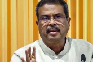 ചോദ്യപേപ്പറിൽ തുടങ്ങിയ രാഷ്ട്രീയജീവിതം; ചോദ്യപേപ്പറിൽ തെറിച്ച കസേര, ജയിച്ചത് വിദ്യാർഥി പ്രക്ഷോഭം
