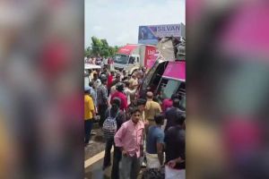 മലപ്പുറം കുറ്റിപ്പുറത്ത് ബസ് ഡിവൈഡറിലിടിച്ച് തലകീഴായി മറിഞ്ഞു; ഒരാൾ മരിച്ചു, മൂന്ന് പേർക്ക് ഗുരുതര പരിക്ക്