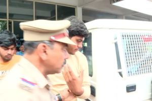 മൂന്നുകോടി നൽകിയാൽ മന്ത്രിസ്ഥാനം; തട്ടിപ്പുസംഘത്തിലെ 2 പേരെ ഡൽഹിയിൽനിന്ന് കോഴിക്കോട്ടെത്തിച്ചു