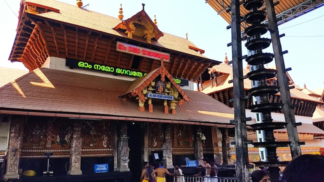 ഗുരുവായൂർ ക്ഷേത്രദർശനത്തിന് സൗകര്യപ്രദമായ സ്ലോട്ട് ബുക്ക് ചെയ്യാം; വെർച്വൽ ക്യൂ ബുക്കിങ് ഓഗസ്റ്റ് 4 മുതൽ