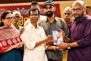 ചലച്ചിത്ര ഓർമകളുടെ വീണ്ടെടുപ്പ്: ‘സിനിമയോടൊപ്പം’ പുസ്തകം പ്രകാശനം ചെയ്തു