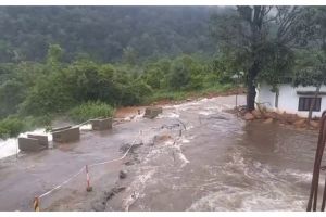 കോഴിക്കോട് ആനക്കാംപൊയിൽ മുത്തപ്പൻ പുഴയിലെ ചപ്പാത്ത് മലവെള്ളപ്പാച്ചിലിൽ ഒലിച്ചുപോയ നിലയിൽ;മഴക്കാലം തുടങ്ങിയതിന് ശേഷം ഇത് മൂന്നാം തവണ
