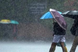 സംസ്ഥാനത്ത് അതിശക്തമായ മഴ മുന്നറിയിപ്പ്: മൂന്ന് ജില്ലകളിൽ ഓറഞ്ച് അലേർട്ട്