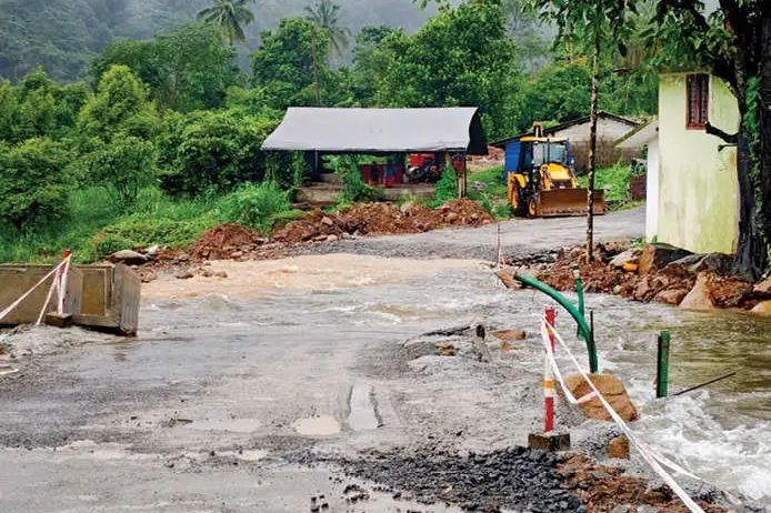 മലവെള്ളപ്പാച്ചിൽ: മുത്തപ്പൻപ്പുഴ ചപ്പാത്ത് വെള്ളത്തിൽ മുങ്ങി, ഗതാഗതം തടസ്സപ്പെട്ടു