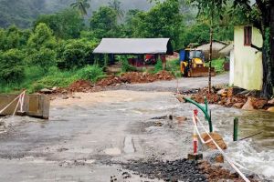മലവെള്ളപ്പാച്ചിൽ: മുത്തപ്പൻപ്പുഴ ചപ്പാത്ത് വെള്ളത്തിൽ മുങ്ങി, ഗതാഗതം തടസ്സപ്പെട്ടു