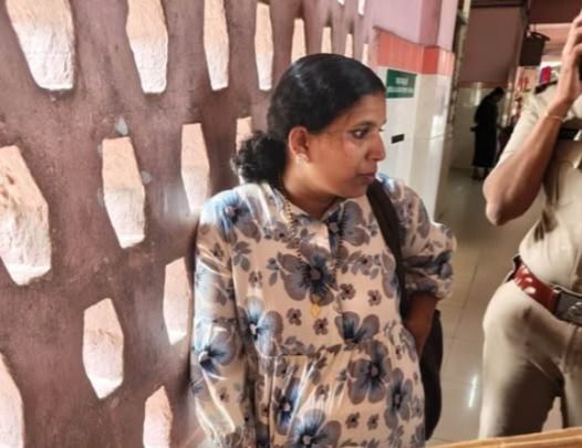 കോഴിക്കോട് മെഡിക്കൽ കോളേജ് ആശുപത്രിയിൽ വെളിച്ചെണ്ണ കുപ്പിയിൽ ഹാഷിഷ് ഓയിൽ; രോഗിയുടെ കൂട്ടിരിപ്പുകാരി പിടിയിൽ