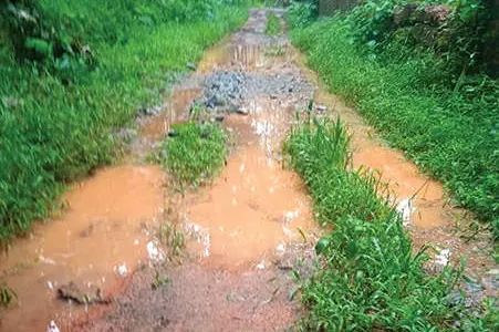 തകർന്നടിഞ്ഞ് റോഡ്; പേരാമ്പ്രയിൽ ശക്തമായ മഴയിൽ യാത്രക്കാർ ദുരിതത്തിൽ