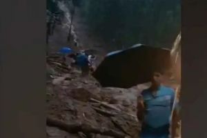കേരളത്തിൽ അതിശക്തമായ മഴയും വ്യാപക ഉരുൾപൊട്ടലും: ഒരു മരണം; എട്ട് ജില്ലകളിൽ റെഡ് അലർട്ട്
