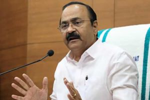 മഴക്കെടുതി സാഹചര്യം വിലയിരുത്തി മുഖ്യമന്ത്രി; ചുമതലയുള്ള മന്ത്രിമാരോട് അതത് ജില്ലകളിൽ ക്യാമ്പ് ചെയ്യാൻ നിർദേശം