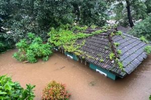കനത്ത മഴയിൽ മലബാറിൽ വ്യാപക നാശനഷ്ടം: ദുരിതാശ്വാസ ക്യാമ്പുകൾ‌ തുറന്നു