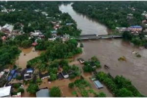 തീവ്രമഴയിൽ സംസ്ഥാനത്ത് കനത്ത നാശനഷ്ടം; 12 മരണം, 6 പേരെ കാണാനില്ല, 209 ദുരിതാശ്വാസ ക്യാമ്പുകൾ ആരംഭിച്ചു