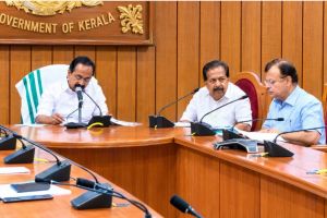 അടിയന്തര ദുരന്തനിവാരണ യോഗം; മരിച്ചവരുടെ കുടുംബത്തിന് ₹8 ലക്ഷം, വീടും സ്ഥലവും നഷ്ടമായവർക്ക് ₹12 ലക്ഷം