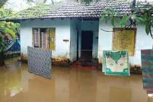 കനത്ത മഴ: വിവിധ പ്രദേശങ്ങളിൽ വെള്ളക്കെട്ടും കെടുതിയും രൂക്ഷം