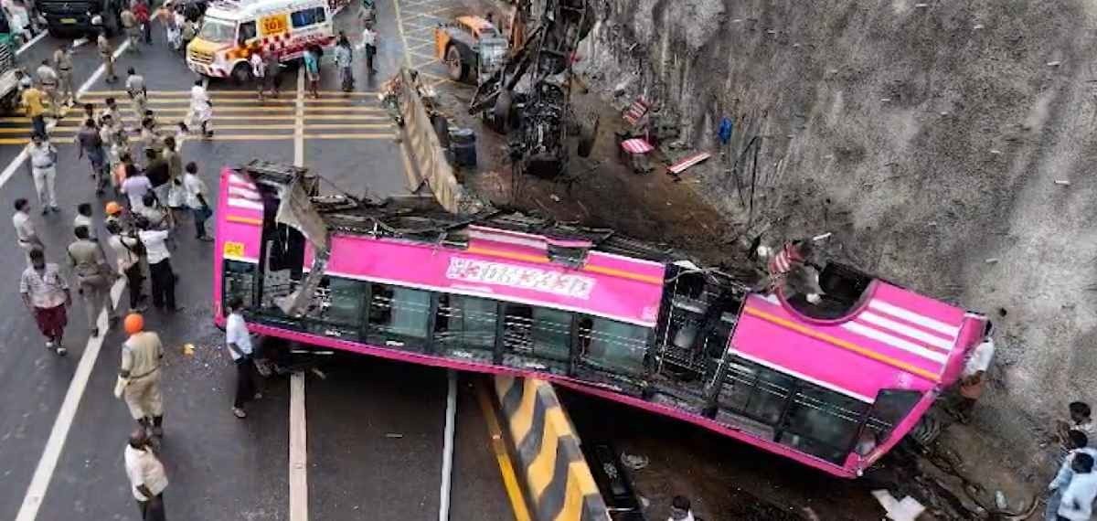കുറ്റിപ്പുറം അപകടത്തിന് കാരണം ബസിന്റെ അമിത വേഗത, നിയന്ത്രണം നഷ്ടമായി; മോട്ടോർ വാഹന വകുപ്പിന്റെ റിപ്പോർട്ട്
