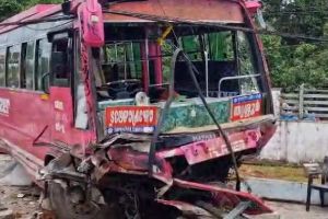 കുന്നംകുളത്തെ ബസ് അപകടം; മരണം രണ്ടായി, ഒരാൾക്ക് ഗുരുതര പരിക്ക്