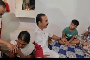 ഗൗതം കൃഷ്ണയെ കാണാതായി 11-ാം ദിവസം: നീണ്ടകരയിലെ വീട്ടിലെത്തി മുഖ്യമന്ത്രി വി.ഡി. സതീശൻ