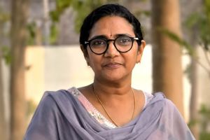 വടകര മേപ്പയിൽ  സ്വദേശിയായ  ഹെൽത്ത്‌ ഇൻസ്‌പെക്ടർ  കണ്ണൂരിൽ യോഗത്തിനിടെ കുഴഞ്ഞുവീണ് മരിച്ചു