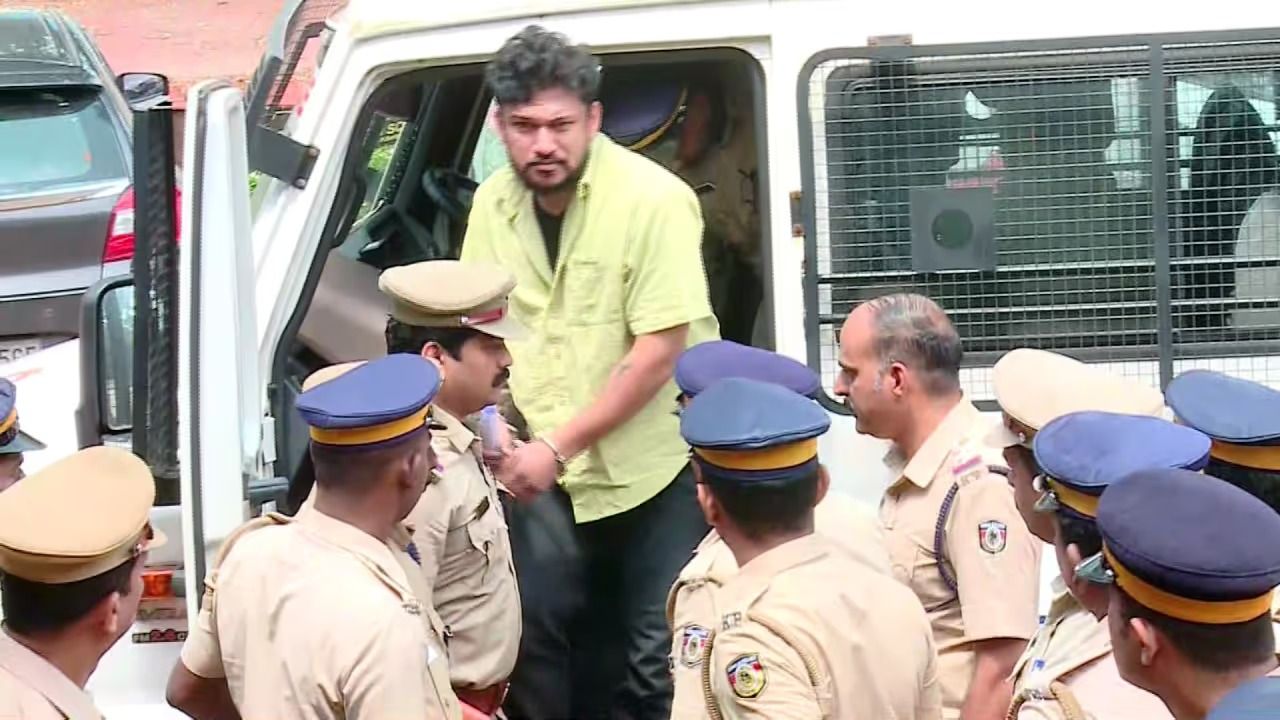 ആഭ്യന്തര മന്ത്രിയെ സമൂഹ മാധ്യമത്തിലൂടെ അപമാനിച്ച കേസ്; അർജുൻ ആയങ്കി മൂന്ന് ദിവസത്തേക്ക് പൊലീസ് കസ്റ്റഡിയിൽ