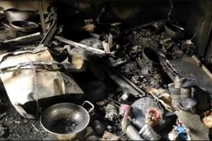 തൃക്കരിപ്പൂരിൽ പാചകവാതക സിലിണ്ടർ പൊട്ടിത്തെറിച്ച് വീട് കത്തിനശിച്ചു; വീട്ടുകാർ അത്ഭുതകരമായി രക്ഷപ്പെട്ടു