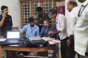 ഭാര്യയുടെ ഗൂഗിൾപേ വഴി കൈക്കൂലി വാങ്ങിയ സംഭവം: അസിസ്റ്റന്റ് ലേബർ ഓഫീസറെ വിജിലൻസ് കൈയോടെ പിടികൂടി
