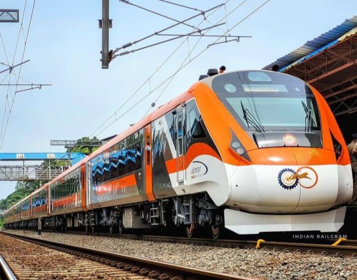 വന്ദേഭാരതിന്റെ സീറ്റിൽ ചത്ത അണലി; സംഭവത്തിൽ അന്വേഷണം പ്രഖ്യാപിച്ച് റെയിൽവേ